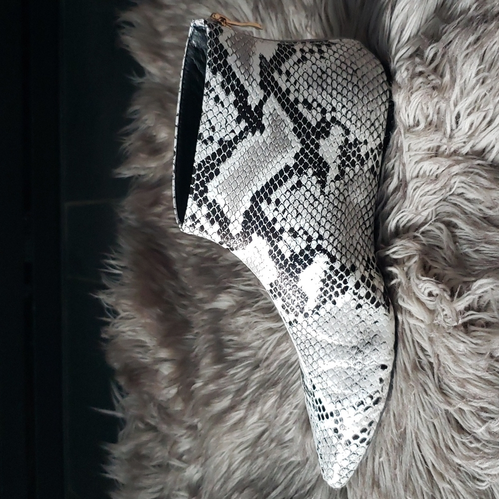 Snake Print Ankle Boots Pointed Toe Flat Booties - Picture 5 of 8